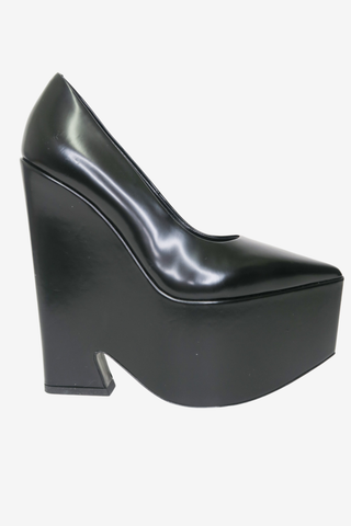 Versace Tempest Pumps sz 35 1/2 - Designer Pumps at The Find Luxury Resale - Vancouver, Canada