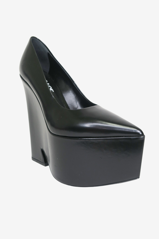 Versace Tempest Pumps sz 35 1/2 - Designer Pumps at The Find Luxury Resale - Vancouver, Canada