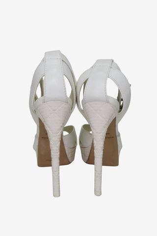 Burberry White Pumps sz 39 - Designer pumps at The Find Luxury Resale - Vancouver, Canada