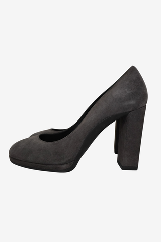 Tods Suede Pumps sz 36.5 - Designer pumps at The Find Luxury Resale - Vancouver, Canada