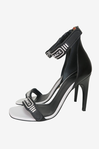 Versace Pumps sz 40 - Designer pumps at The Find Luxury Resale - Vancouver, Canada