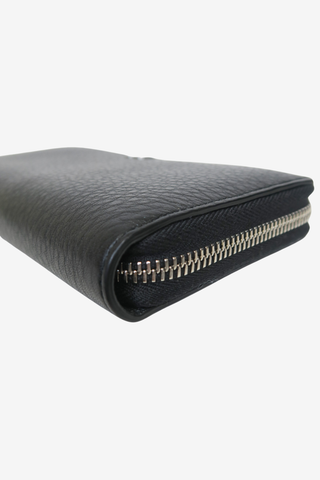 Gucci Leather Logo Zip Wallet - Designer Wallets at The Find Luxury Resale - Vancouver, Canada