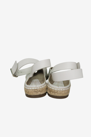 Stuart Weitzman White Flats sz 8