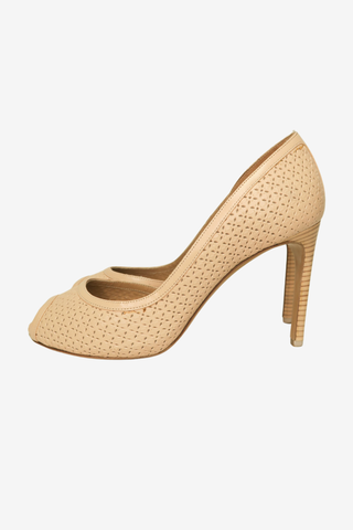 Ferragamo Leather Pump sz 9 - Designer shoes at The Find Luxury Resale - Vancouver, Canada