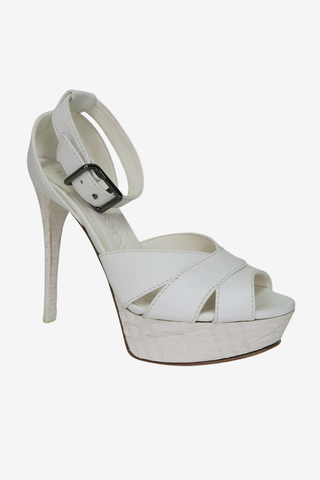 Burberry White Pumps sz 39 - Designer pumps at The Find Luxury Resale - Vancouver, Canada