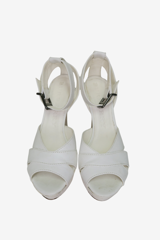 Burberry White Pumps sz 39 - Designer pumps at The Find Luxury Resale - Vancouver, Canada