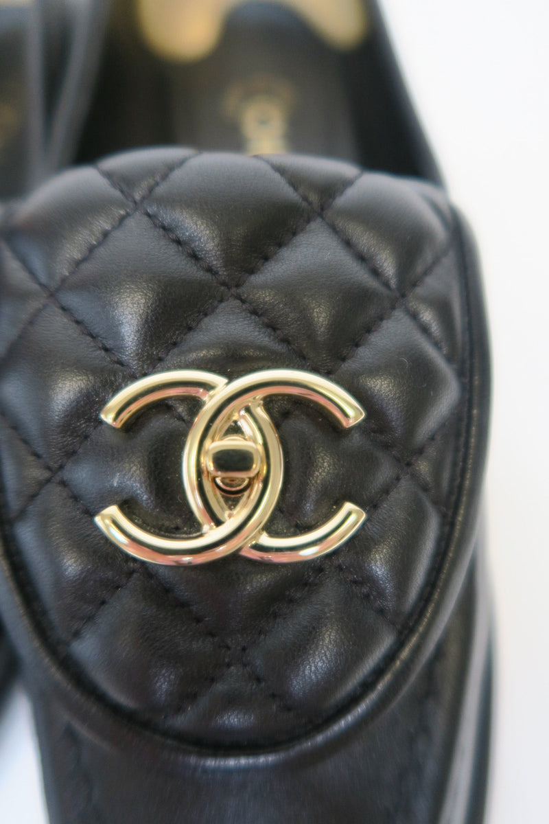 Chanel Interlocking CC Logo Loafers sz 37 C