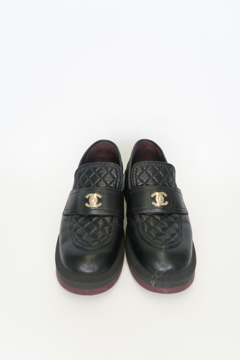 Chanel 2021 Interlocking CC Logo Loafers sz 41