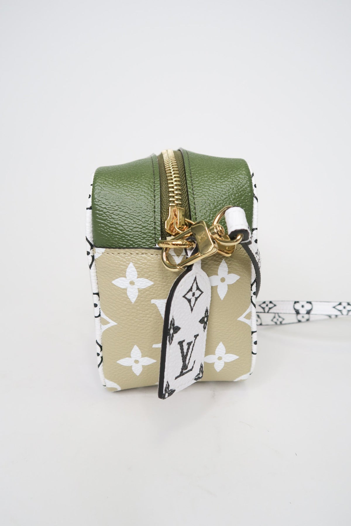 Louis Vuitton Monogram Giant Beach Pouch