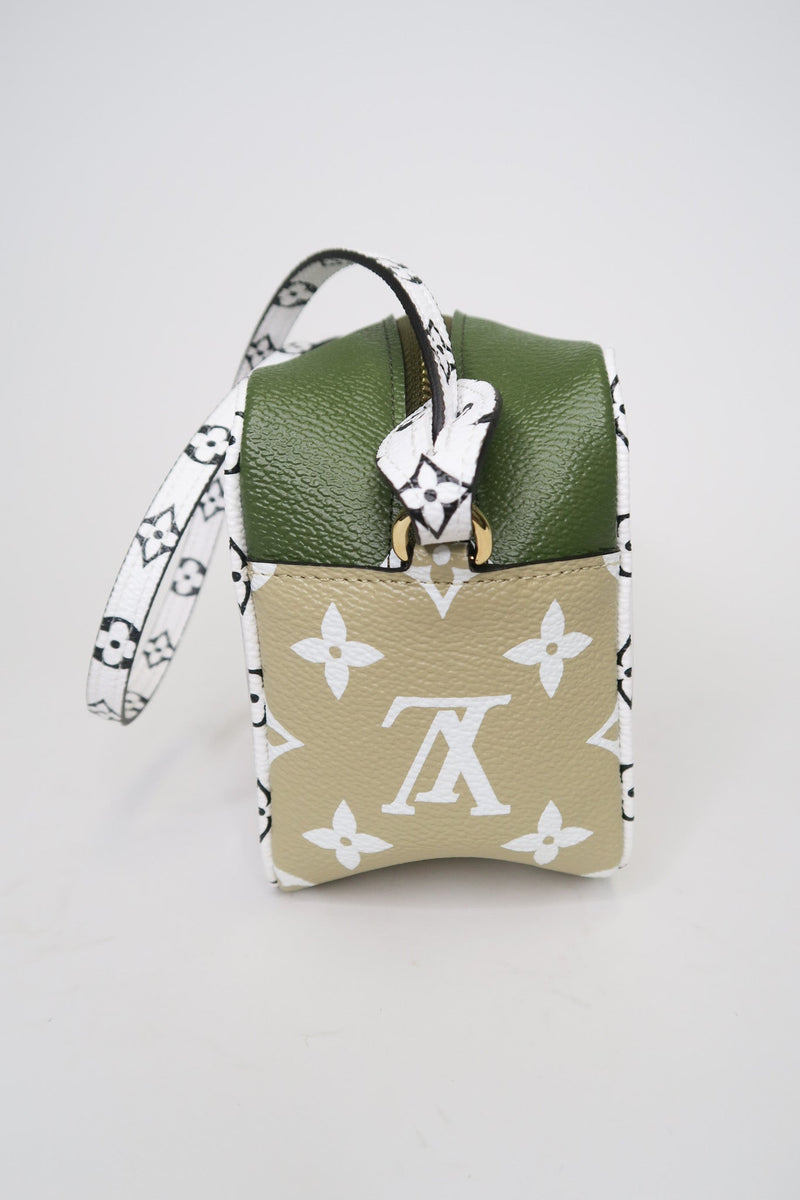 Louis Vuitton Monogram Giant Beach Pouch