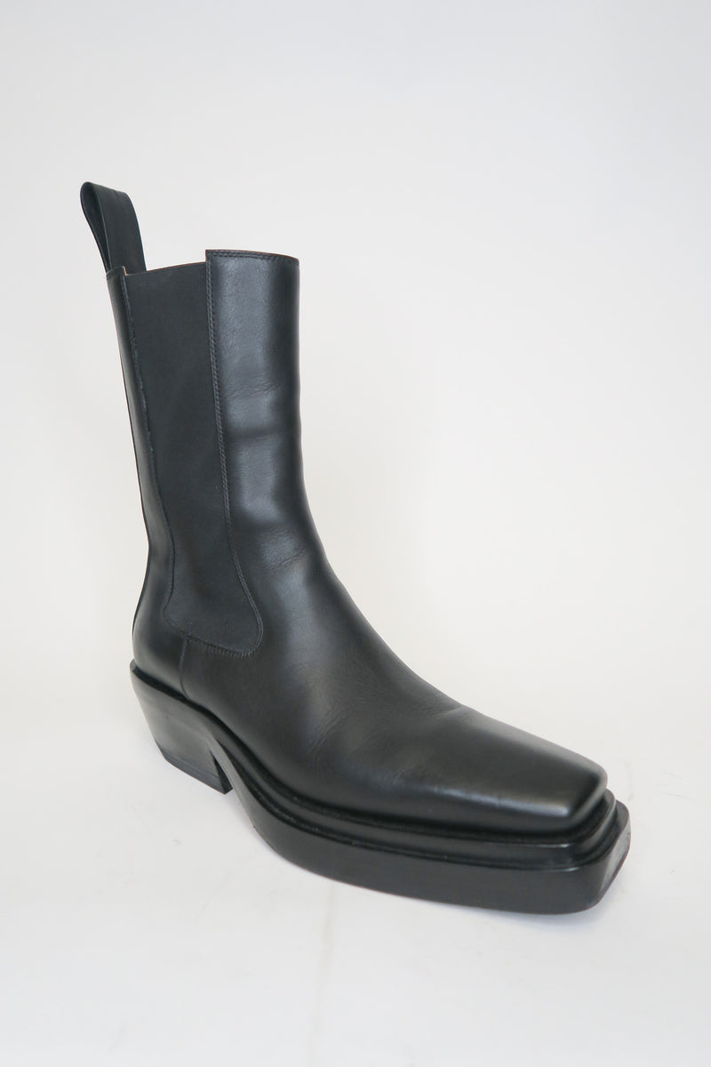 Bottega Veneta Leather Chelsea Boots sz 37