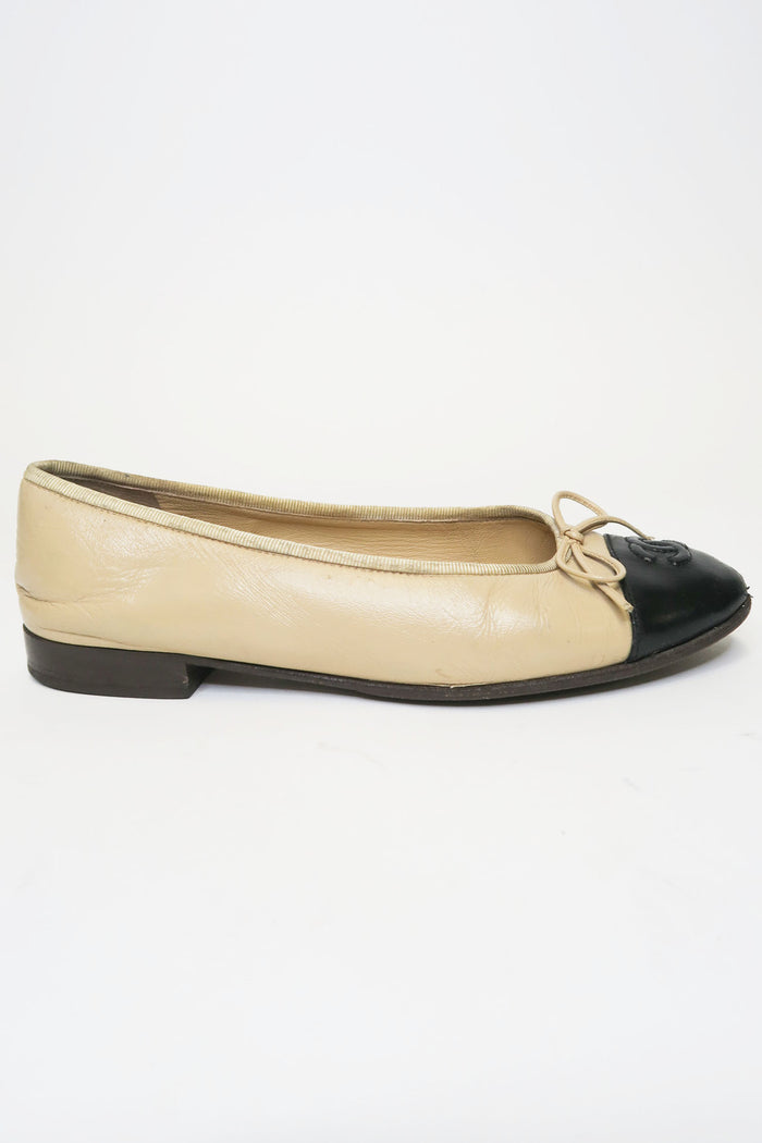 Chanel Interlocking CC Logo Leather Ballet Flats sz 36.5