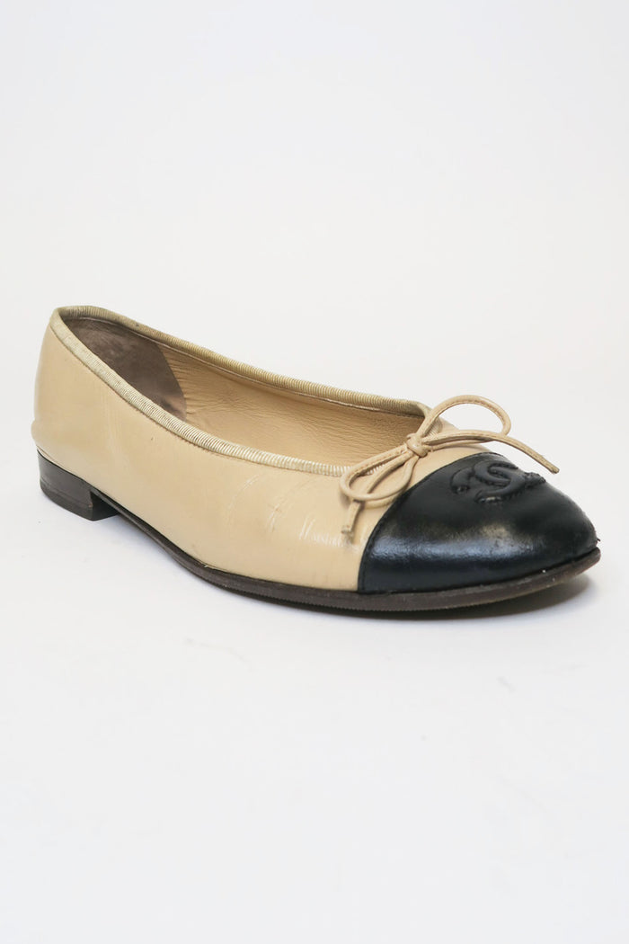 Chanel Interlocking CC Logo Leather Ballet Flats sz 36.5