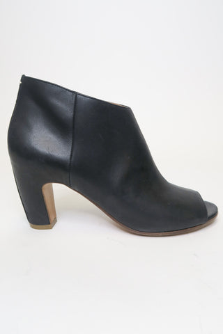 Maison Martin Margiela Leather Pumps sz 36.5 - Designer Pumps at The Find Luxury Resale - Vancouver, Canada