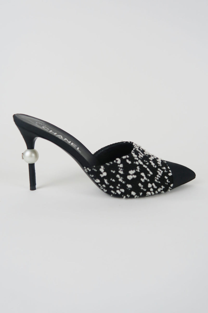 Chanel White/Black Leather CC Faux Pearl Embellished Heel Mules