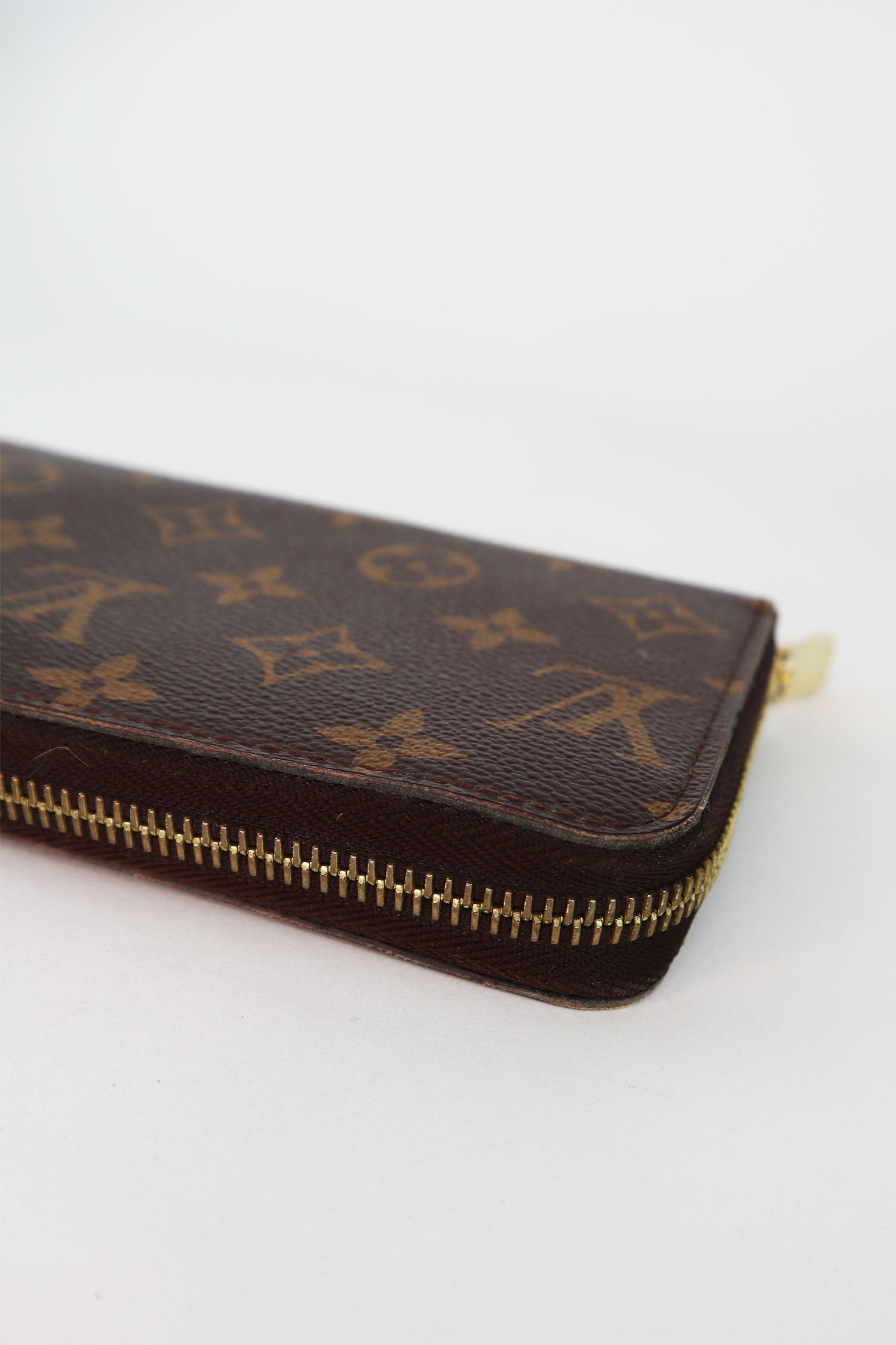 Authentic 2009 outlet Louis Vuitton zippy Wallet