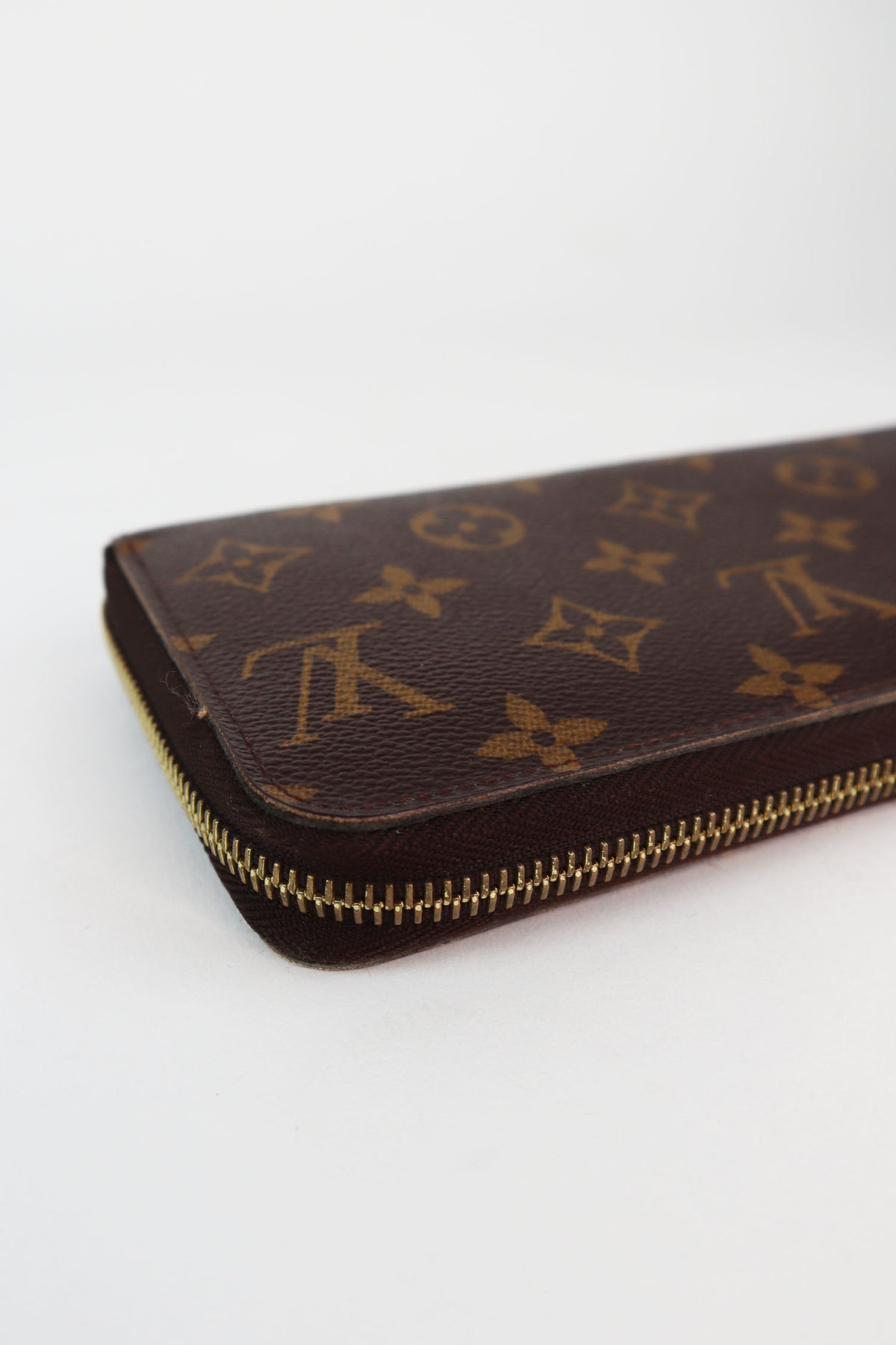 Louis Vuitton 2009 LV Monogram Zippy Wallet